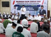 Bupati Kukat Sampaikan Pesan Kepada Rombongan Calon Jemaah Haji